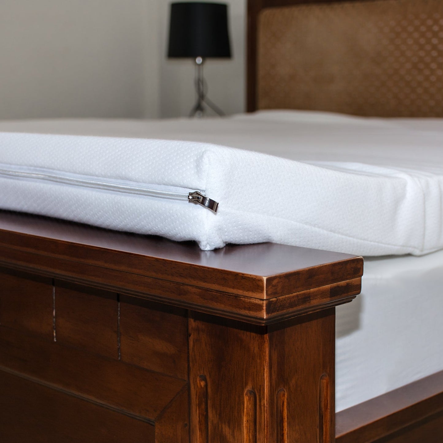 Thai Latex Mattress with Premium Zipper Case (泰国乳胶床垫拉链外套) - Elegant Side View 